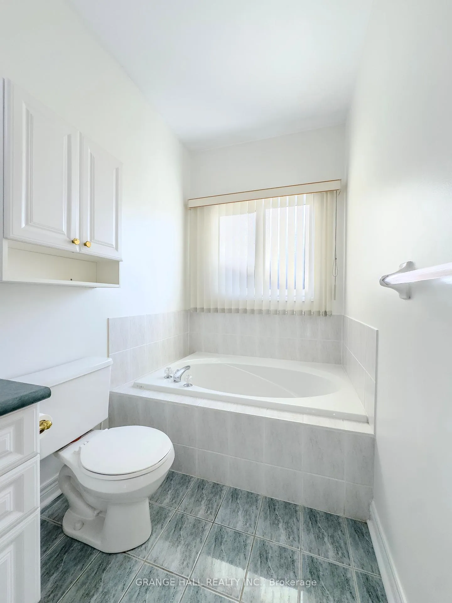 Photo 14 of 17 Lomond Avenue, Vaughan, Maple — HOMEH