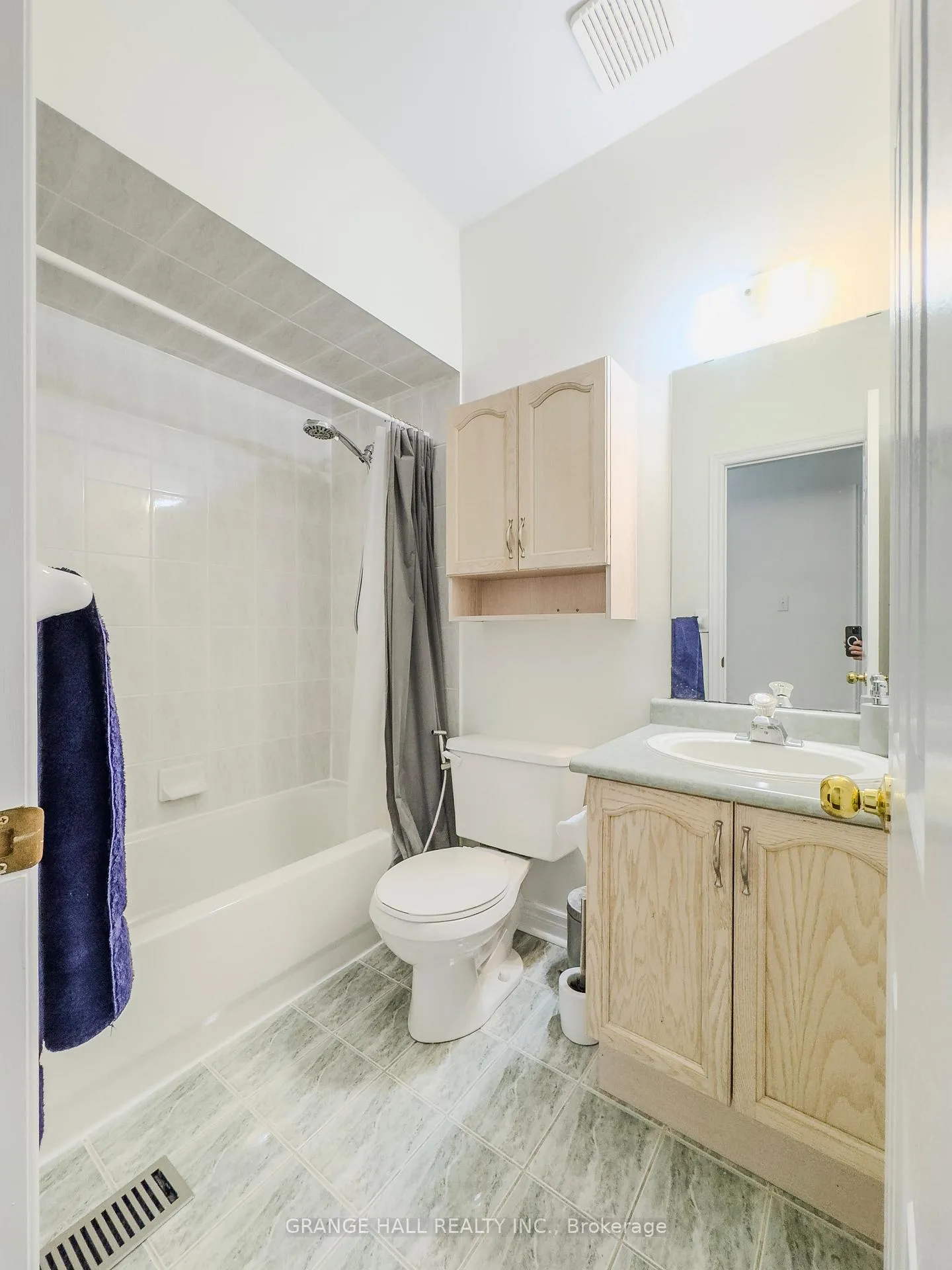 Photo 16 of 17 Lomond Avenue, Vaughan, Maple — HOMEH