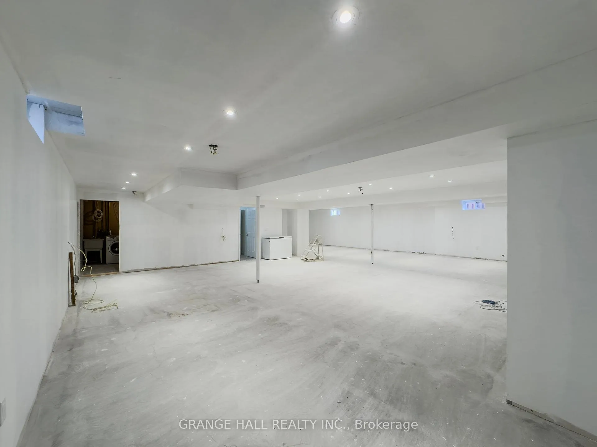 Photo 25 of 17 Lomond Avenue, Vaughan, Maple — HOMEH
