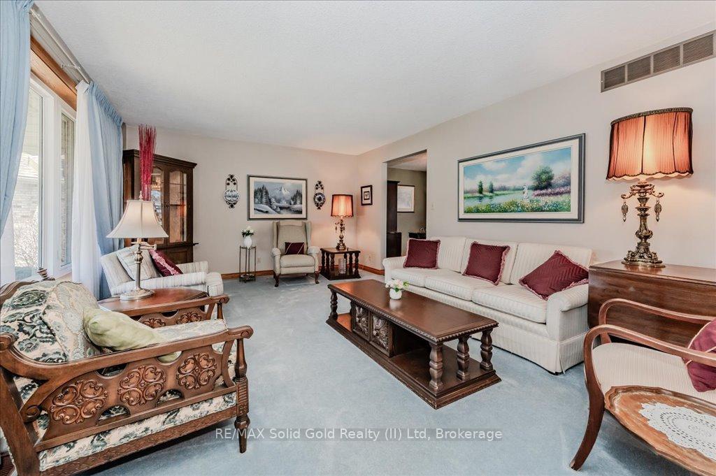 Photo 7 of 13 James Court, Wellesley — HOMEH