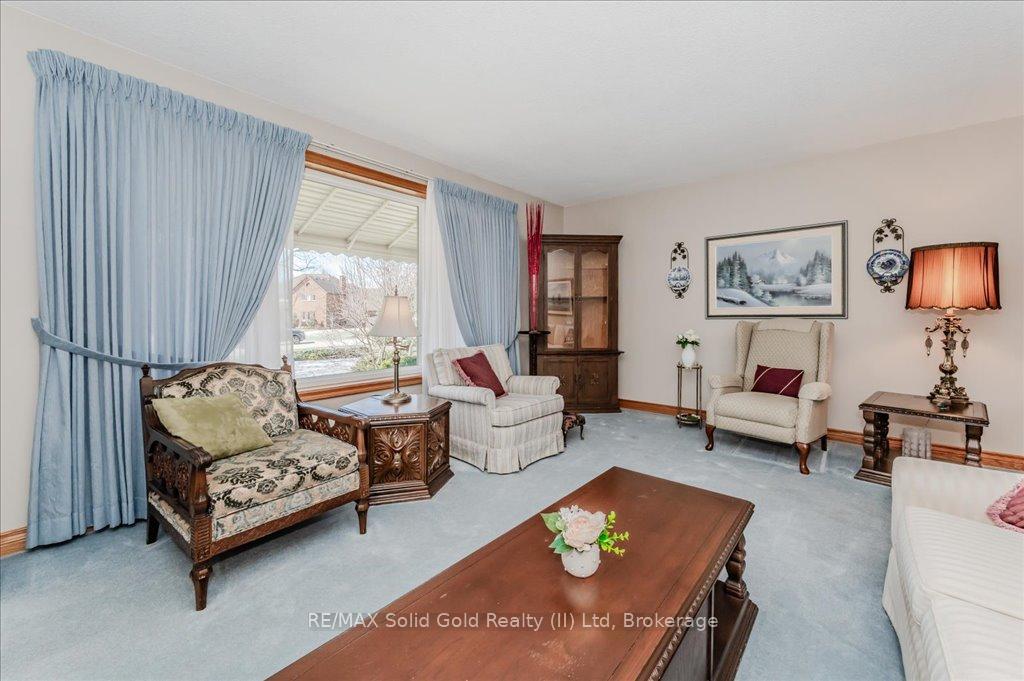 Photo 8 of 13 James Court, Wellesley — HOMEH