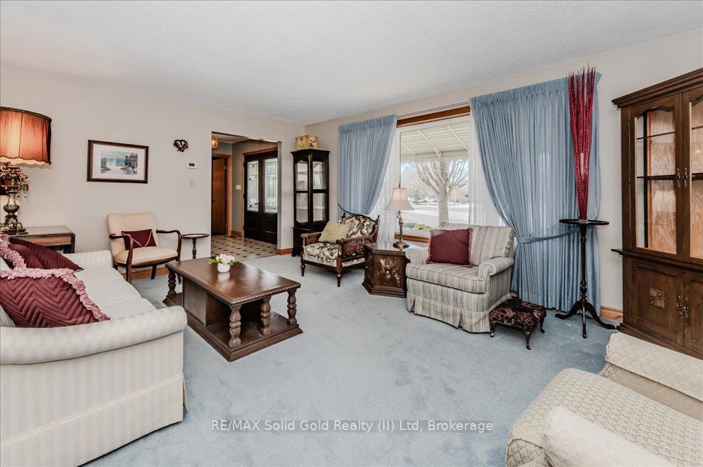 Photo 9 of 13 James Court, Wellesley — HOMEH