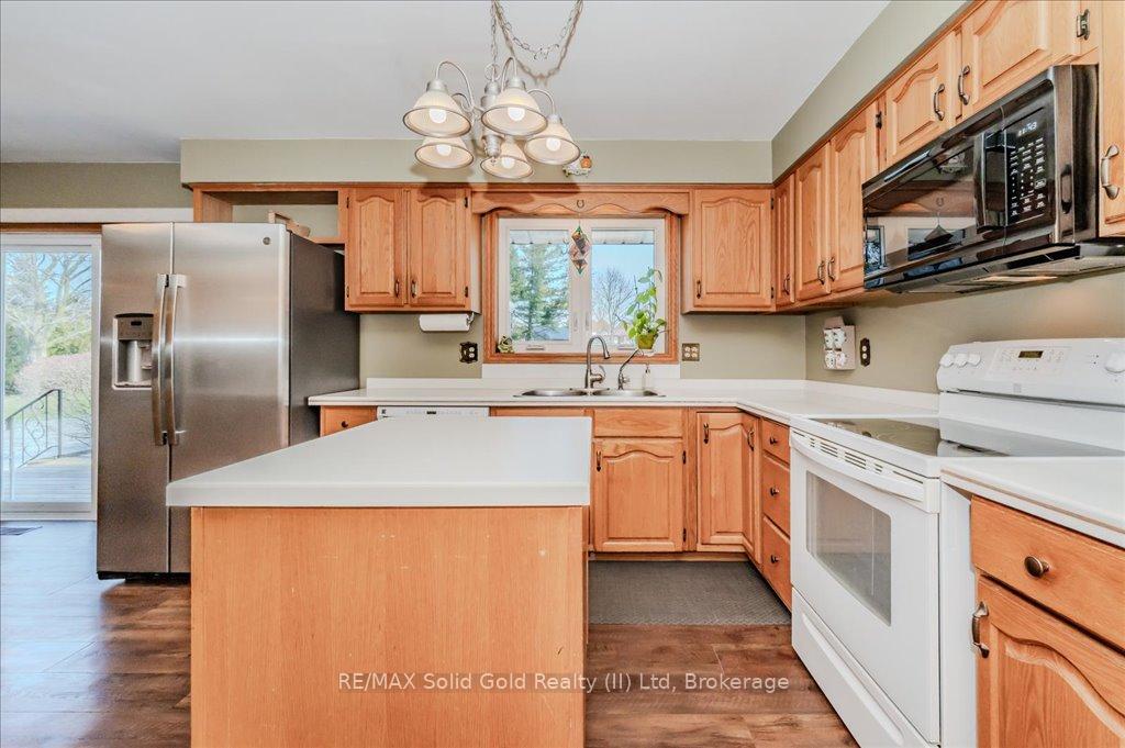 Photo 16 of 13 James Court, Wellesley — HOMEH