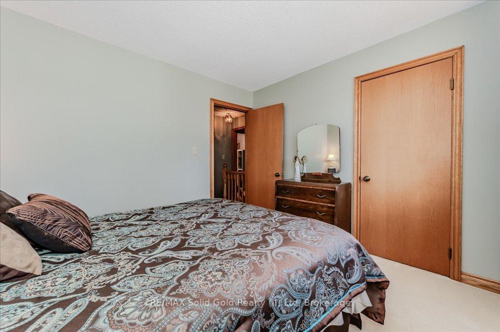 Photo 24 of 13 James Court, Wellesley — HOMEH