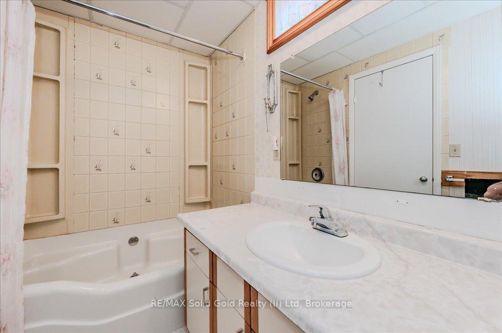 Photo 37 of 13 James Court, Wellesley — HOMEH