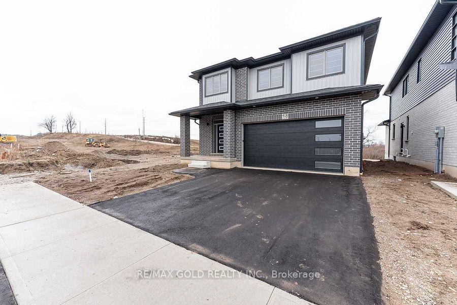Photo 2 of 779 Autumn Willow Drive, Waterloo — HOMEH