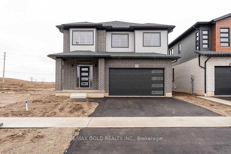 Photo 3 of 779 Autumn Willow Drive, Waterloo — HOMEH