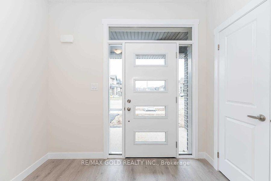 Photo 4 of 779 Autumn Willow Drive, Waterloo — HOMEH