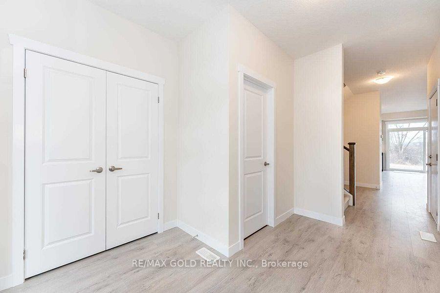 Photo 5 of 779 Autumn Willow Drive, Waterloo — HOMEH