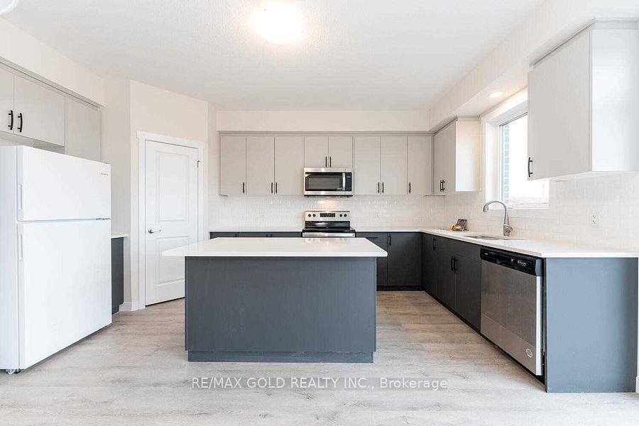 Photo 8 of 779 Autumn Willow Drive, Waterloo — HOMEH