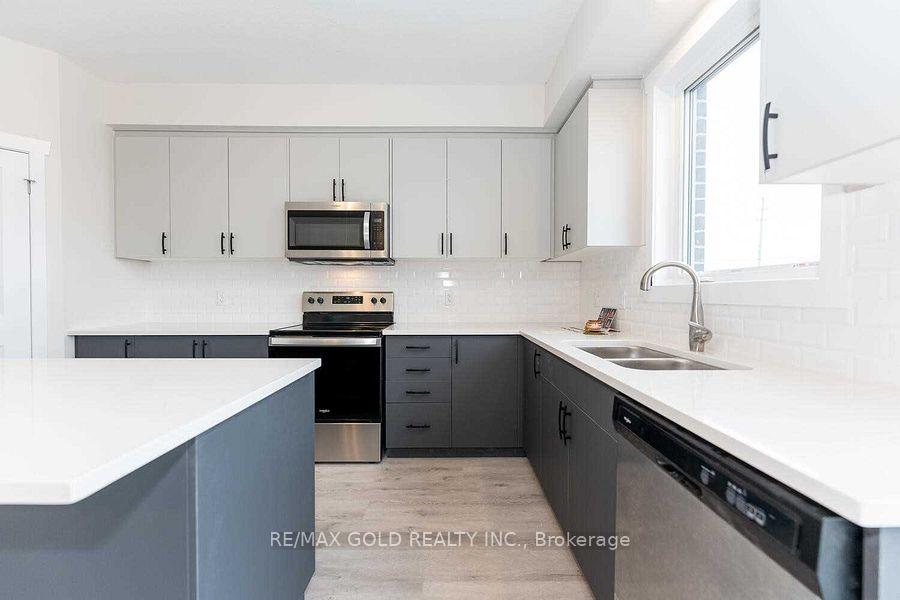 Photo 10 of 779 Autumn Willow Drive, Waterloo — HOMEH