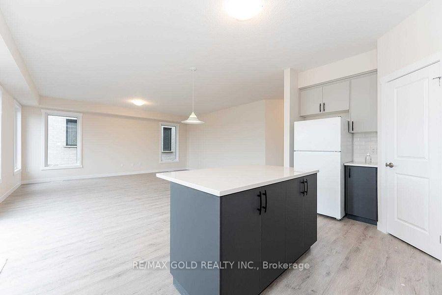 Photo 11 of 779 Autumn Willow Drive, Waterloo — HOMEH