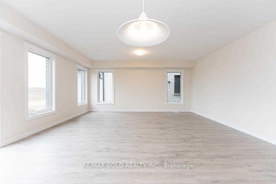 Photo 12 of 779 Autumn Willow Drive, Waterloo — HOMEH