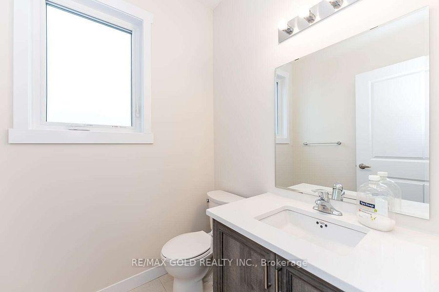 Photo 16 of 779 Autumn Willow Drive, Waterloo — HOMEH