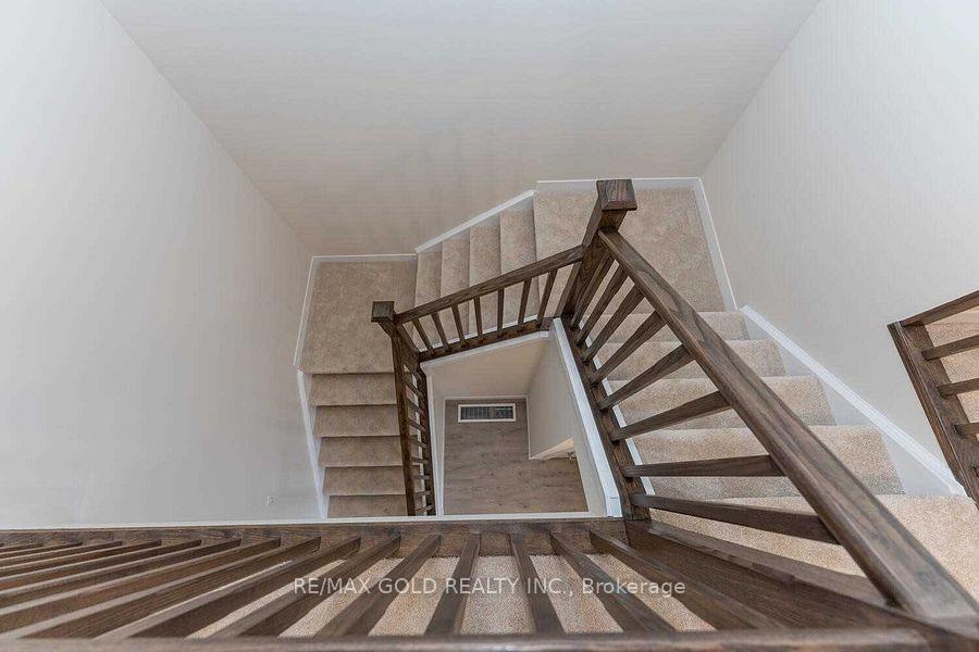Photo 17 of 779 Autumn Willow Drive, Waterloo — HOMEH