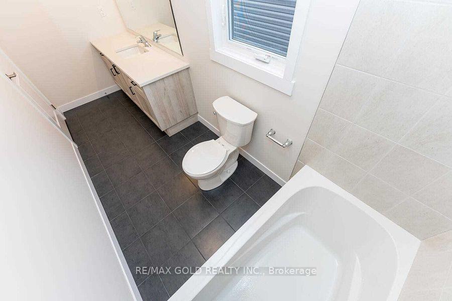 Photo 29 of 779 Autumn Willow Drive, Waterloo — HOMEH