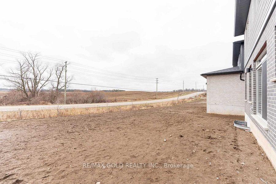 Photo 37 of 779 Autumn Willow Drive, Waterloo — HOMEH