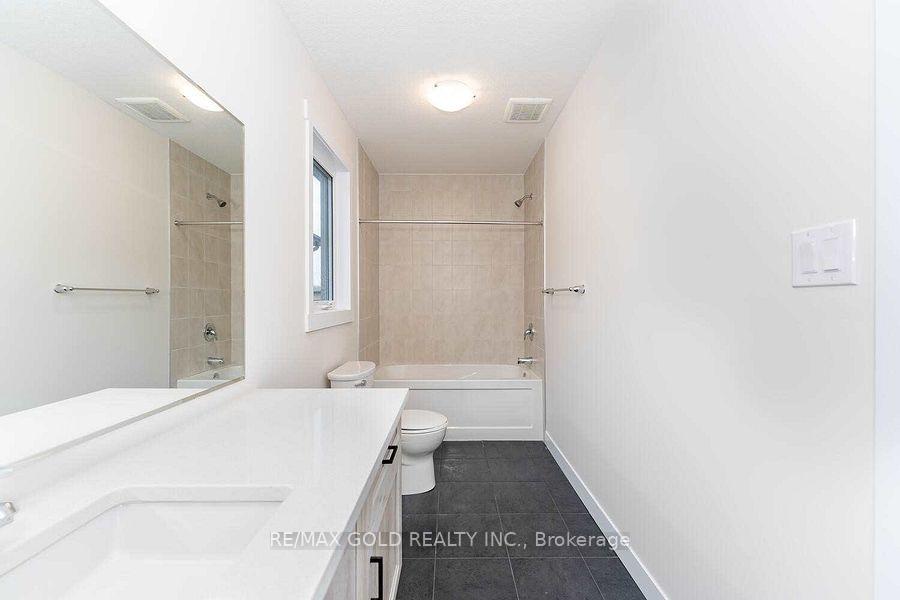 Photo 41 of 779 Autumn Willow Drive, Waterloo — HOMEH