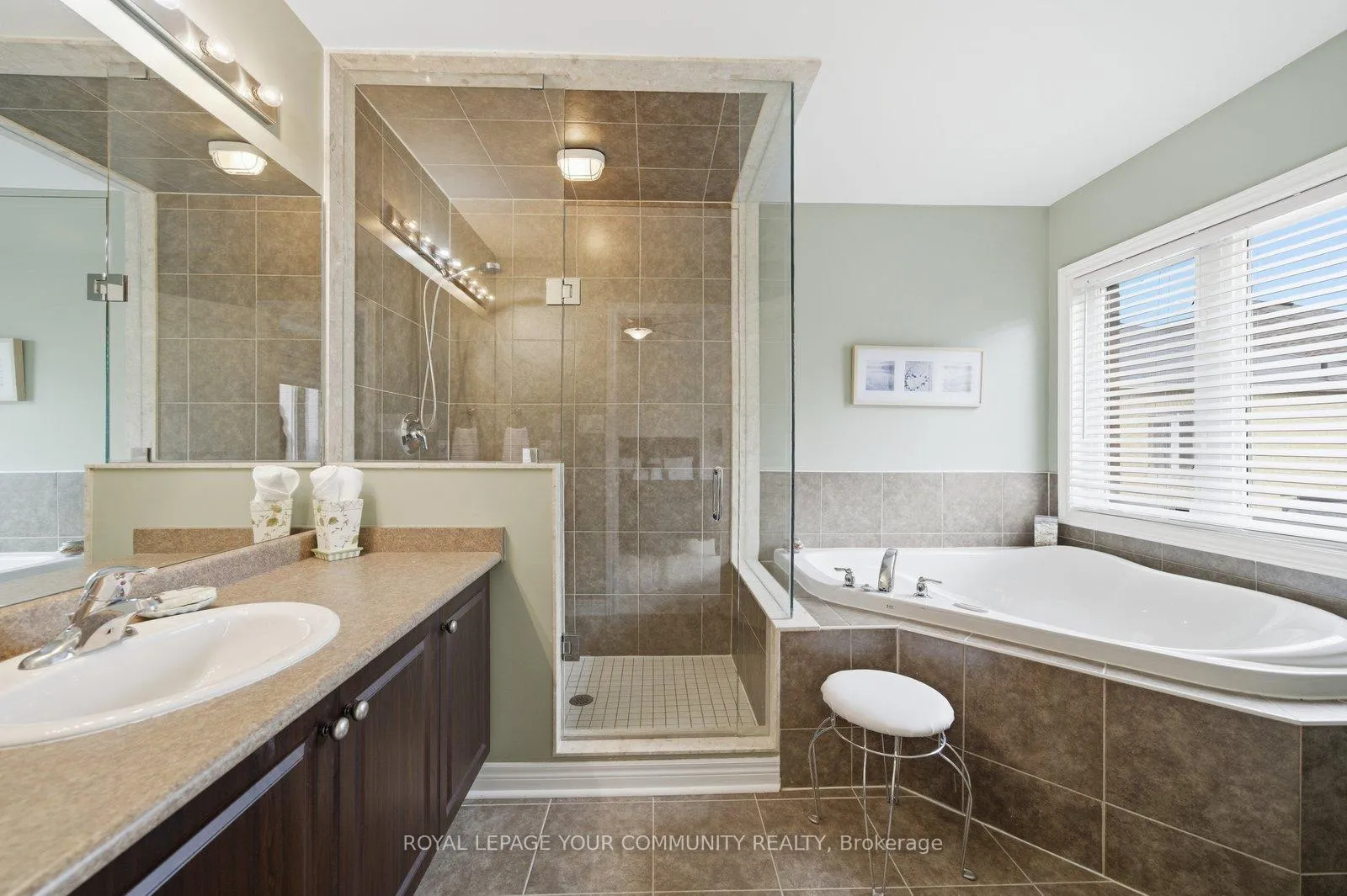 Photo 16 of 76 Mary Ellen Baker Crescent, Vaughan, Patterson — HOMEH