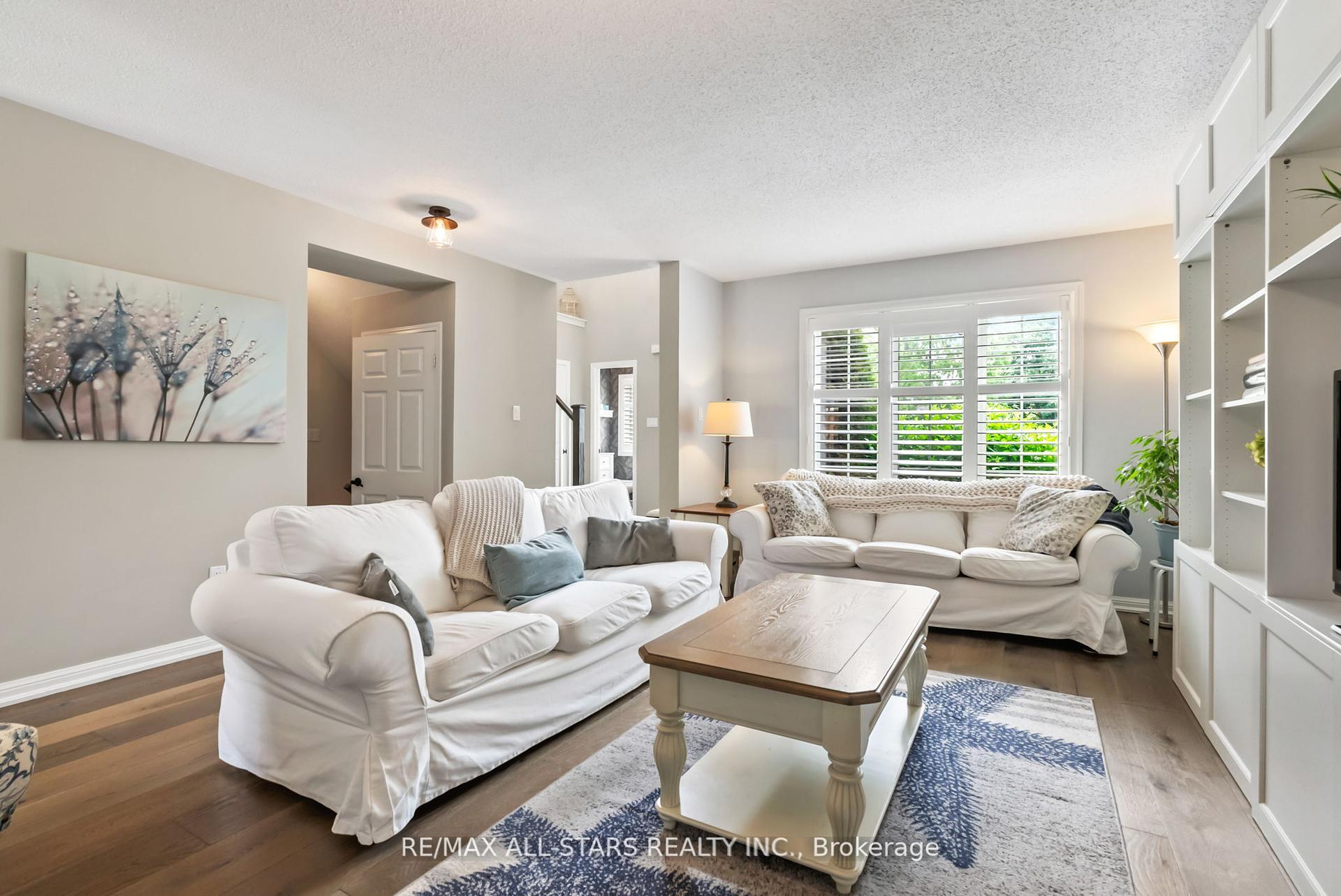 Photo 7 of 32 Meadows End Crescent, Uxbridge — HOMEH