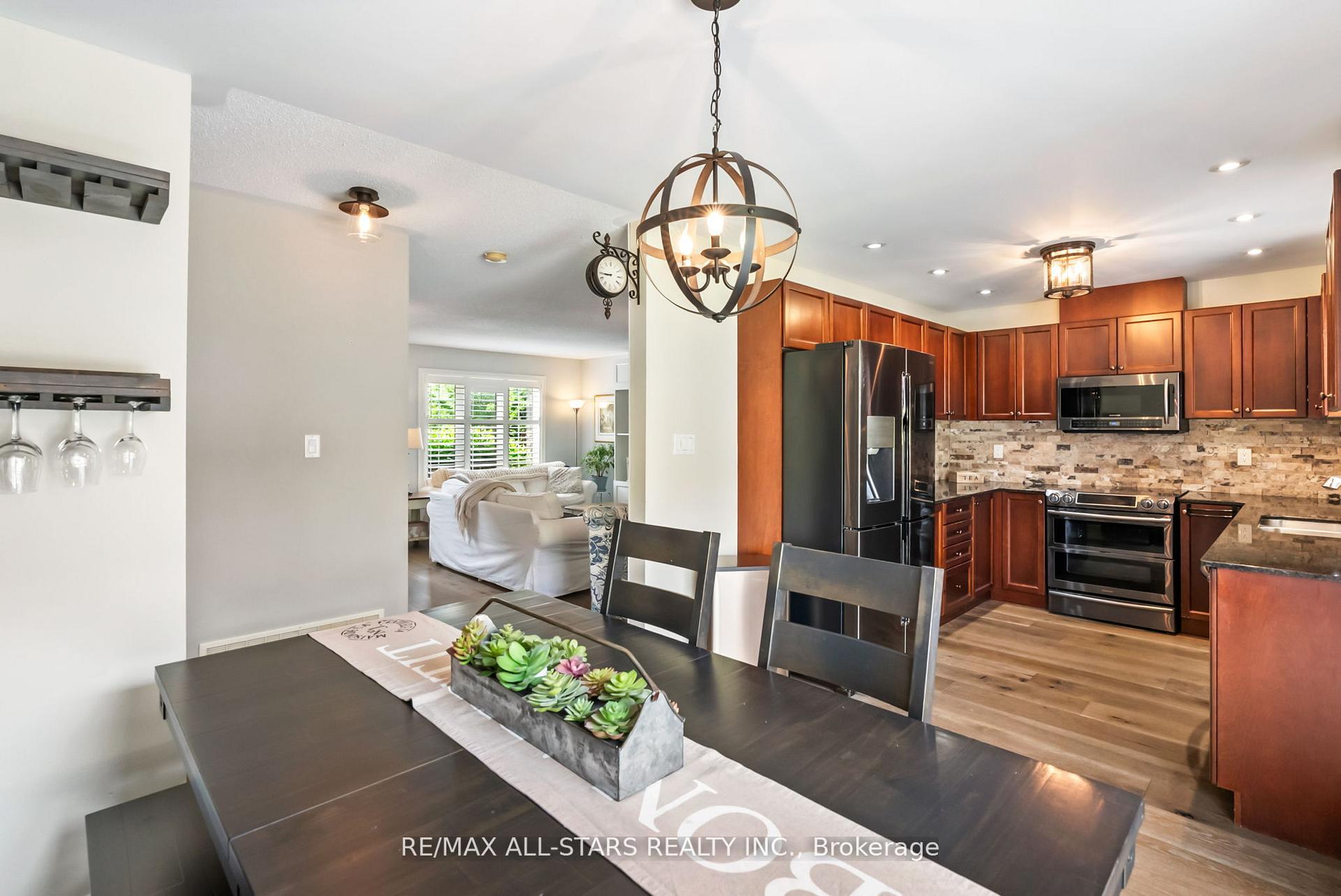 Photo 10 of 32 Meadows End Crescent, Uxbridge — HOMEH