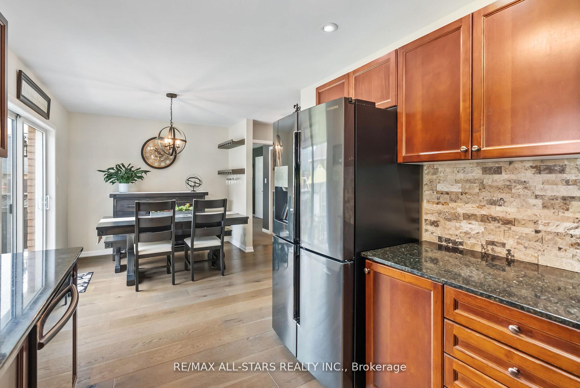 Photo 13 of 32 Meadows End Crescent, Uxbridge — HOMEH