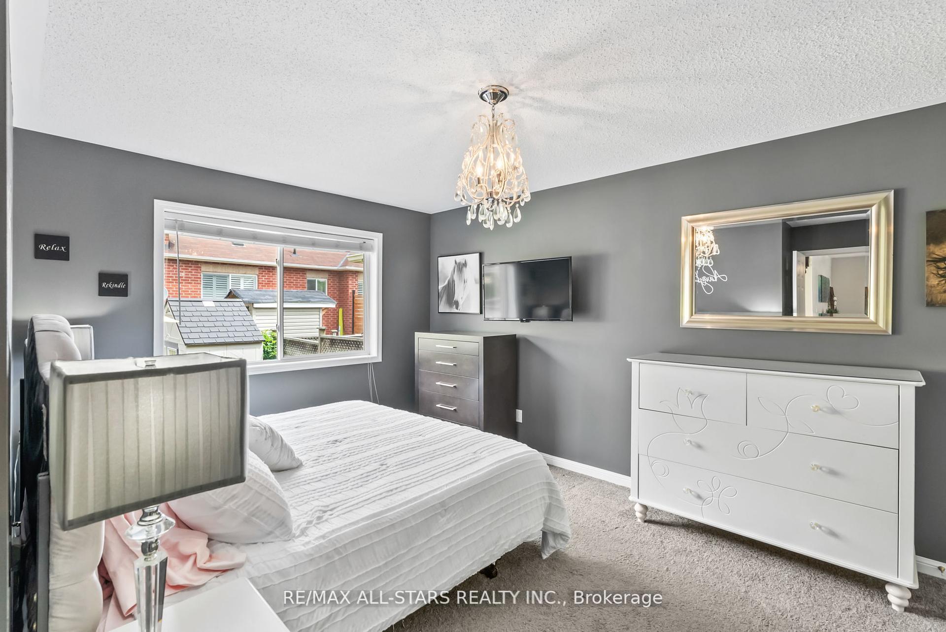 Photo 15 of 32 Meadows End Crescent, Uxbridge — HOMEH