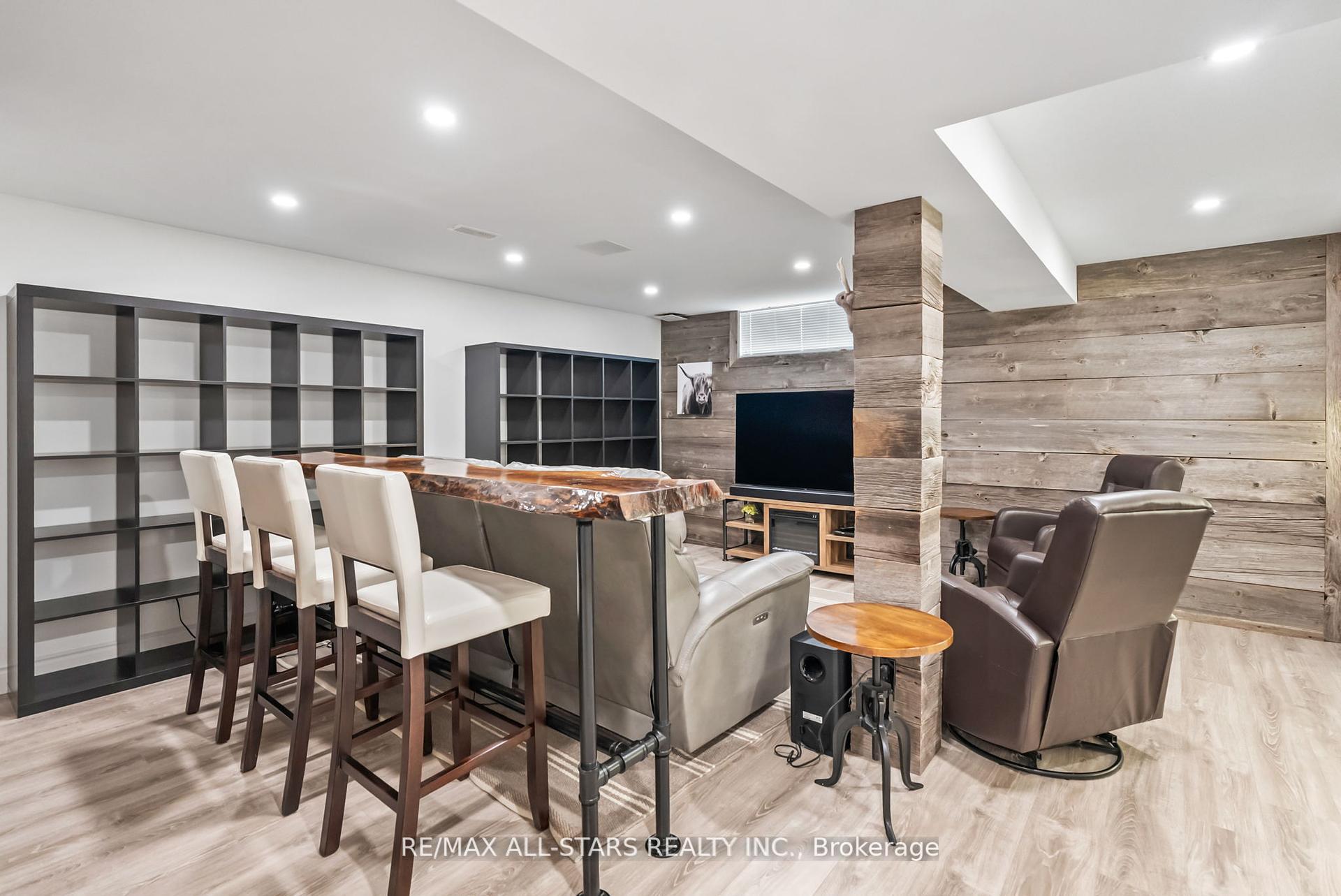 Photo 25 of 32 Meadows End Crescent, Uxbridge — HOMEH