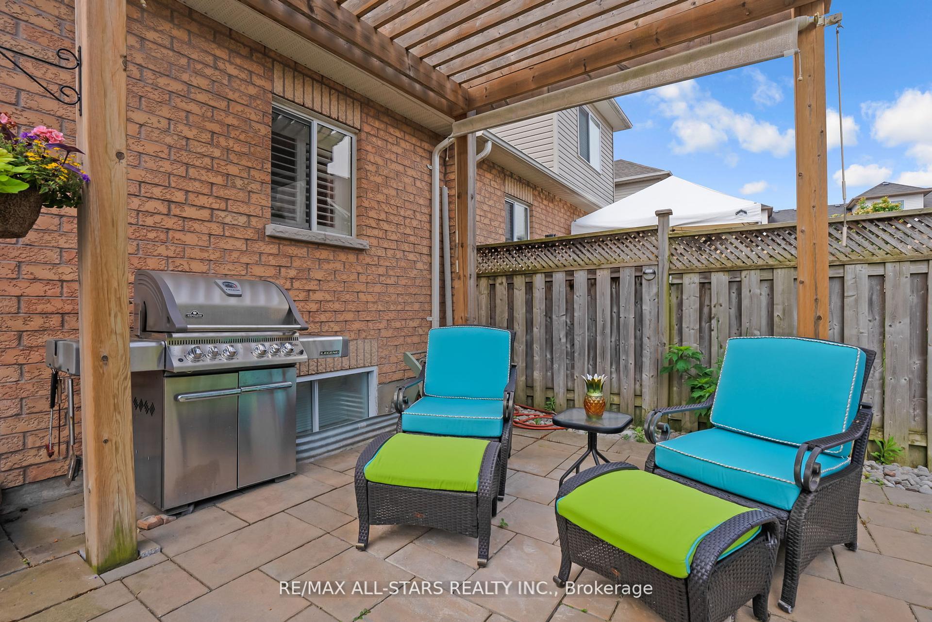 Photo 38 of 32 Meadows End Crescent, Uxbridge — HOMEH
