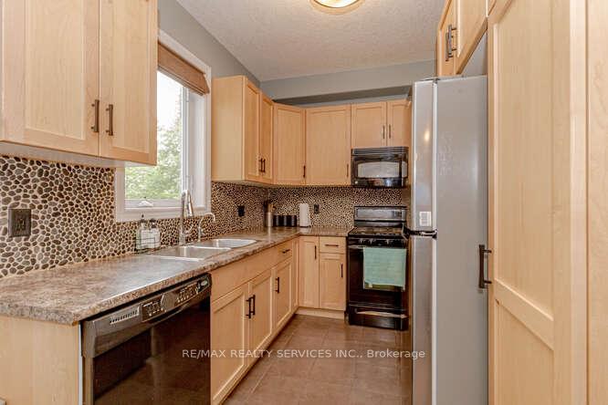 Photo 18 of 507 Wasaga Crescent, Waterloo — HOMEH