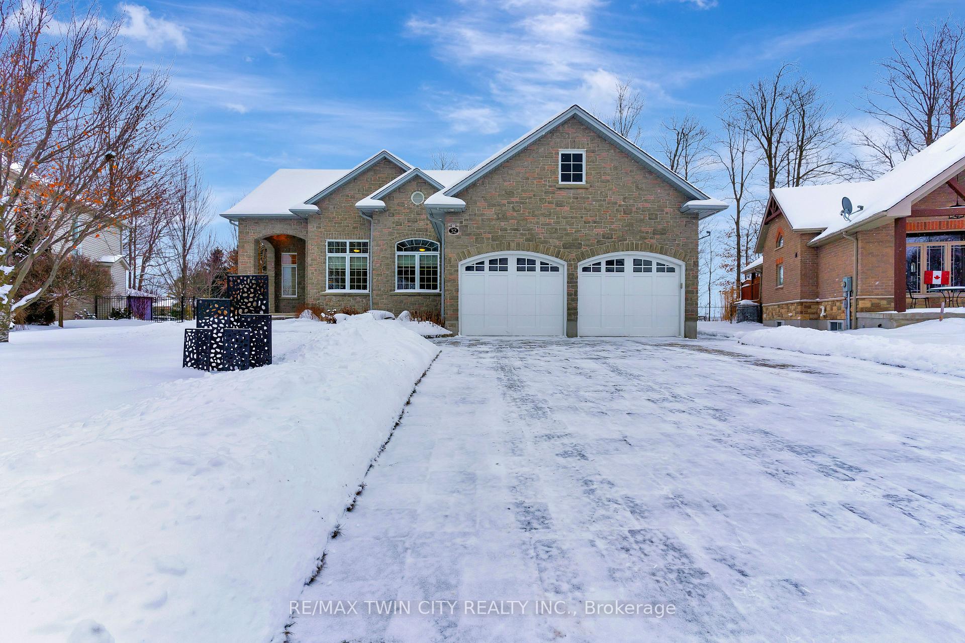 Front of 32 Welwood Avenue