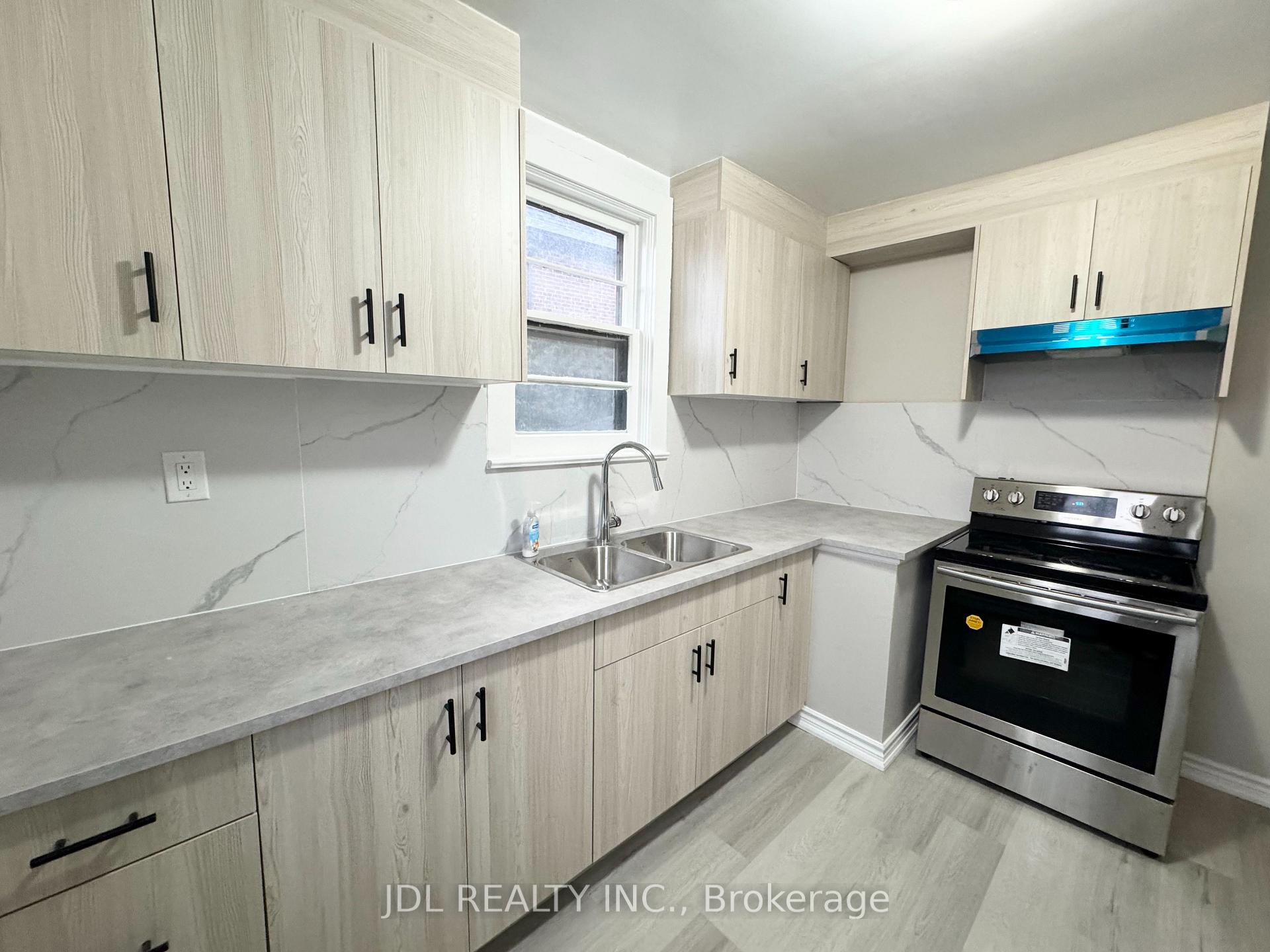 Photo 3 of 229 Crestwood Road, Vaughan, Crestwood-Springfarm-Yorkhill — HOMEH