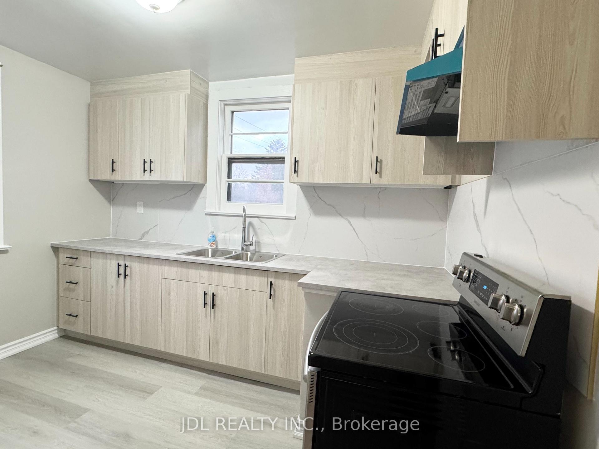 Photo 4 of 229 Crestwood Road, Vaughan, Crestwood-Springfarm-Yorkhill — HOMEH