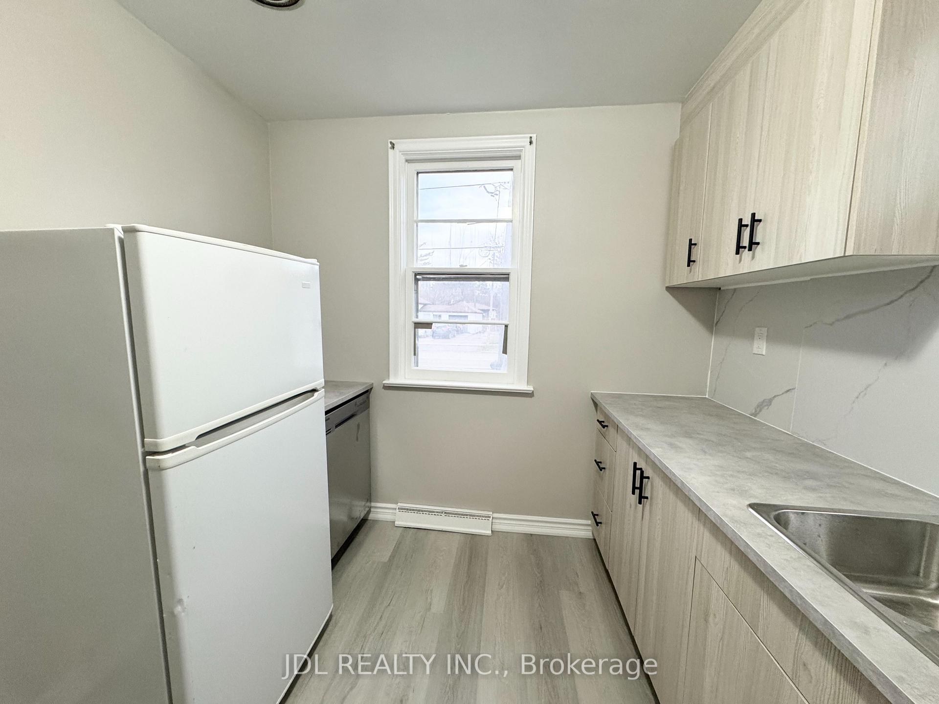 Photo 5 of 229 Crestwood Road, Vaughan, Crestwood-Springfarm-Yorkhill — HOMEH