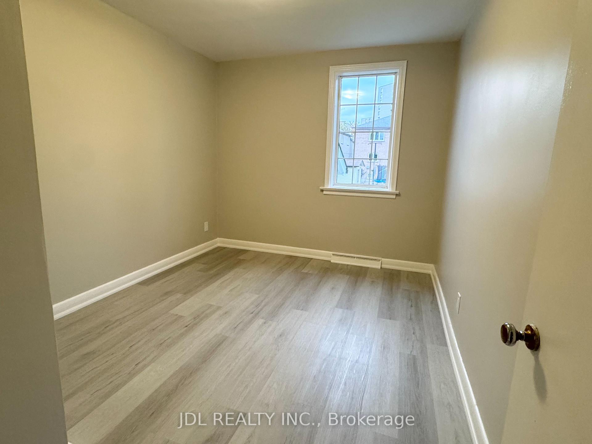 Photo 12 of 229 Crestwood Road, Vaughan, Crestwood-Springfarm-Yorkhill — HOMEH