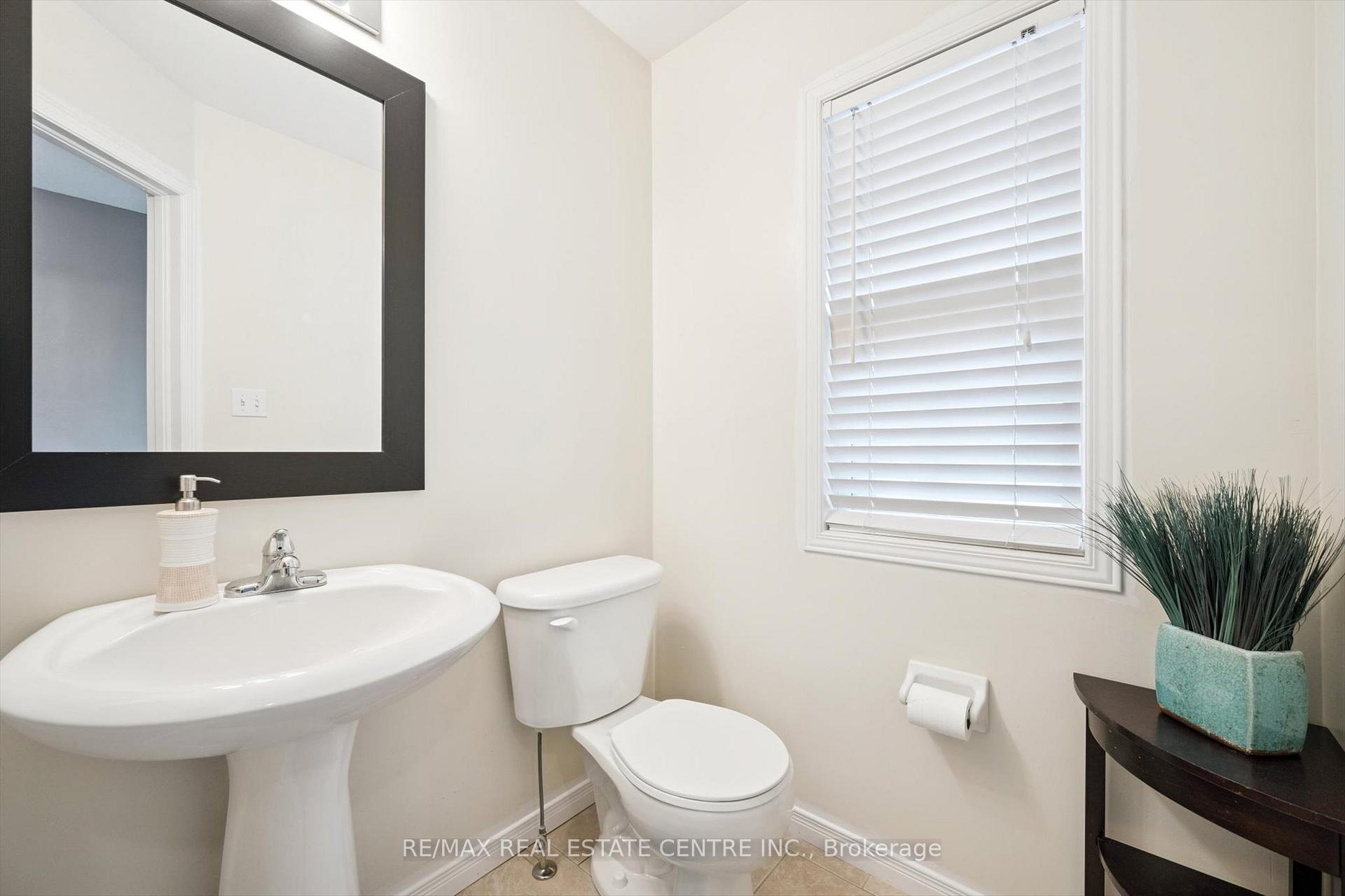 Photo 7 of 394 Sauve Crescent, Waterloo — HOMEH