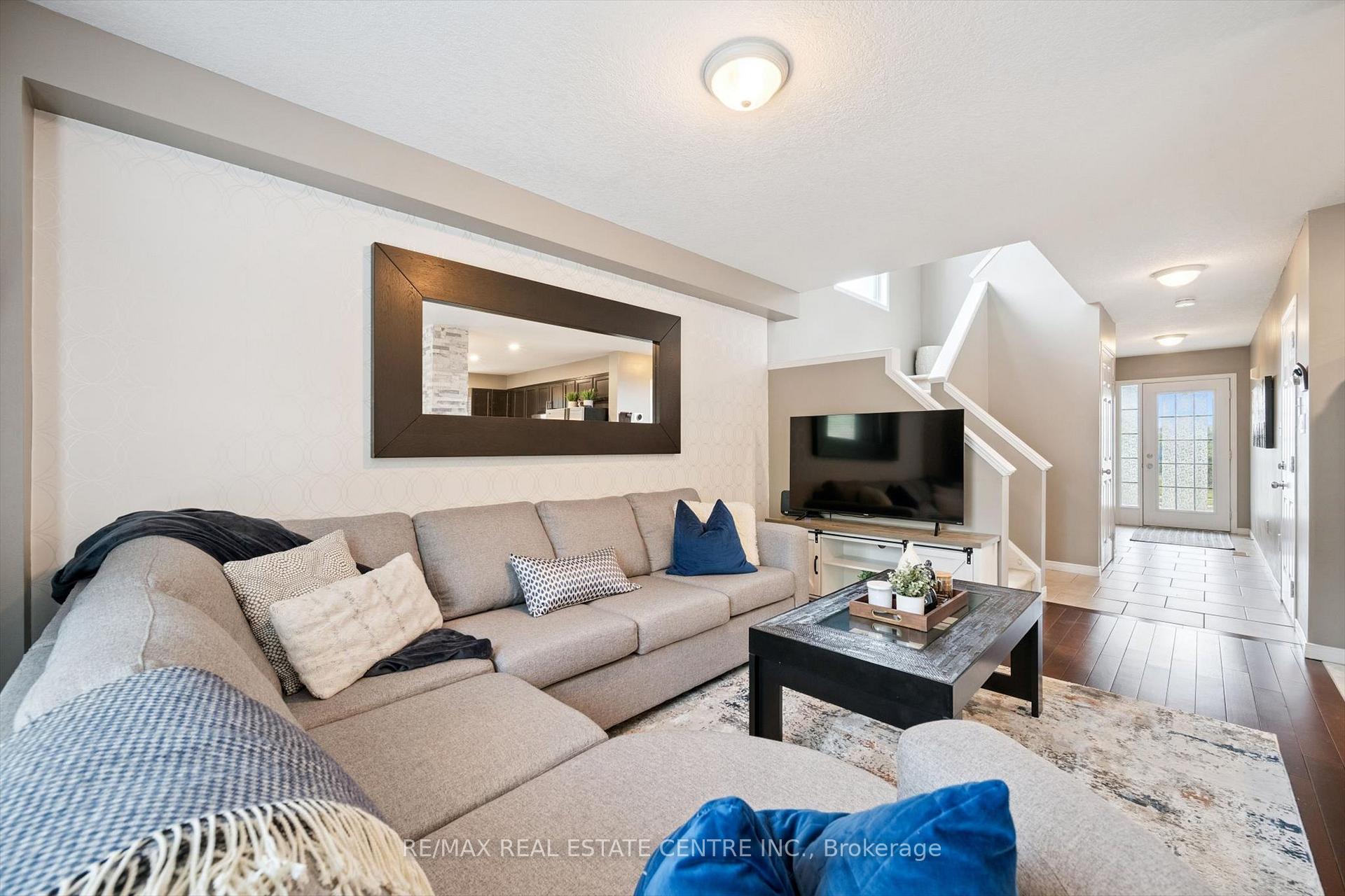Photo 10 of 394 Sauve Crescent, Waterloo — HOMEH