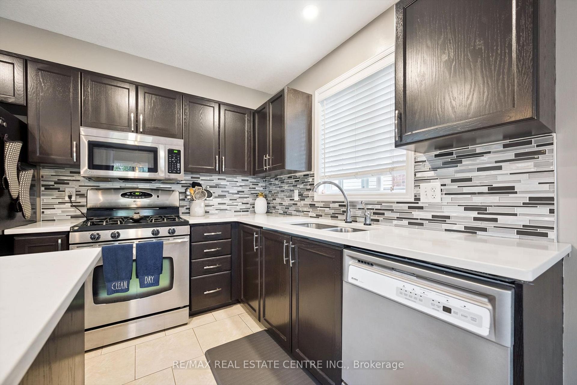 Photo 14 of 394 Sauve Crescent, Waterloo — HOMEH
