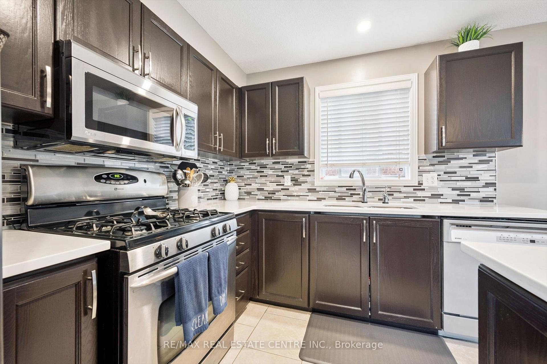 Photo 16 of 394 Sauve Crescent, Waterloo — HOMEH