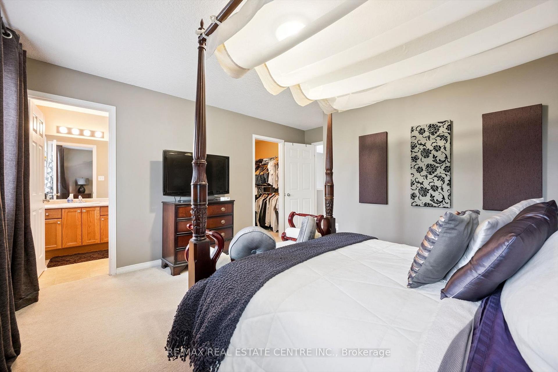 Photo 19 of 394 Sauve Crescent, Waterloo — HOMEH