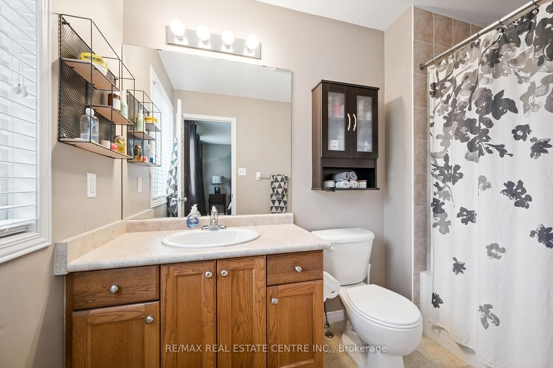 Photo 20 of 394 Sauve Crescent, Waterloo — HOMEH