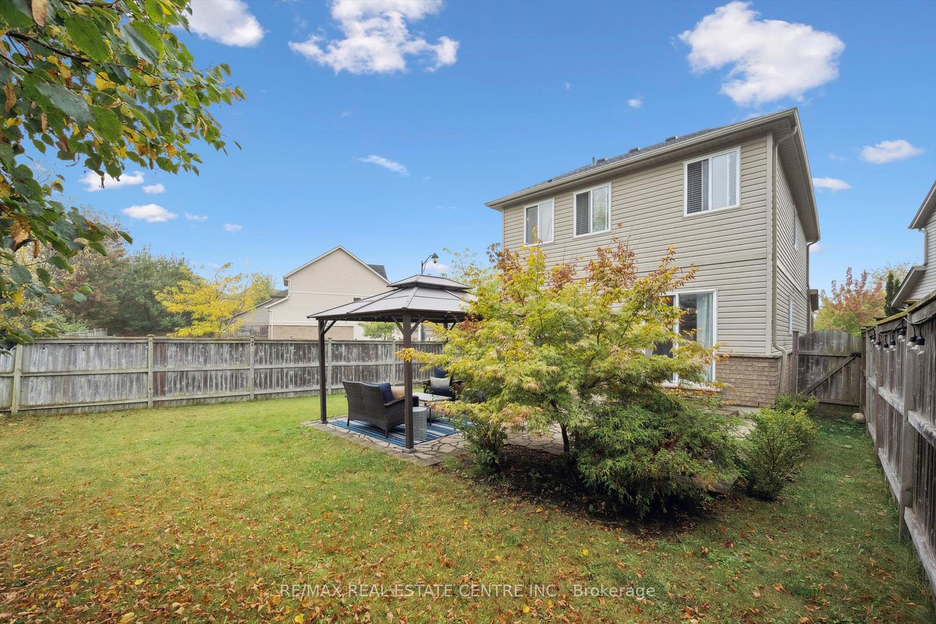 Photo 27 of 394 Sauve Crescent, Waterloo — HOMEH
