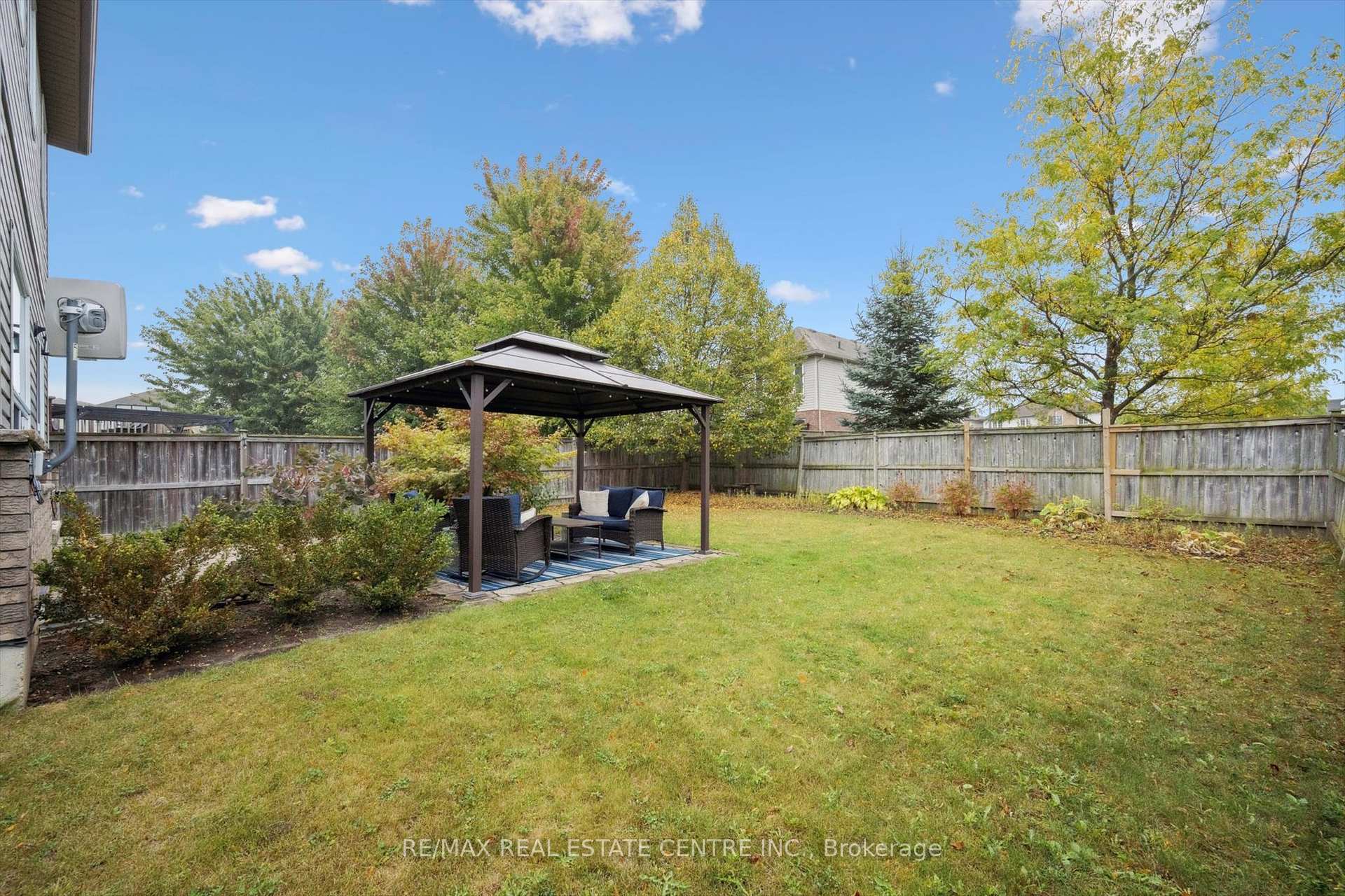 Photo 29 of 394 Sauve Crescent, Waterloo — HOMEH