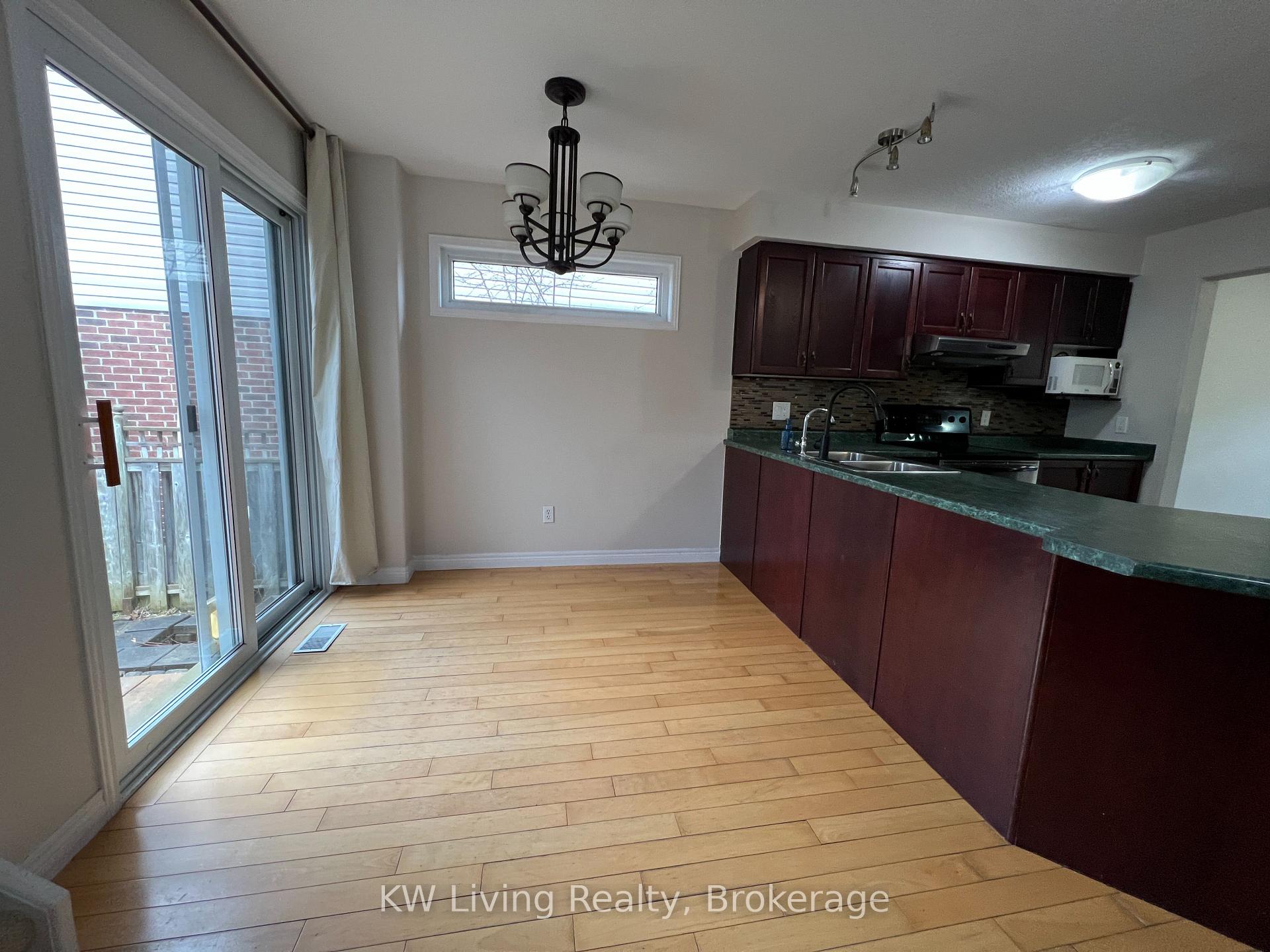 Photo 5 of 622 Columbia Forest Boulevard, Waterloo, Columbia Forest — HOMEH