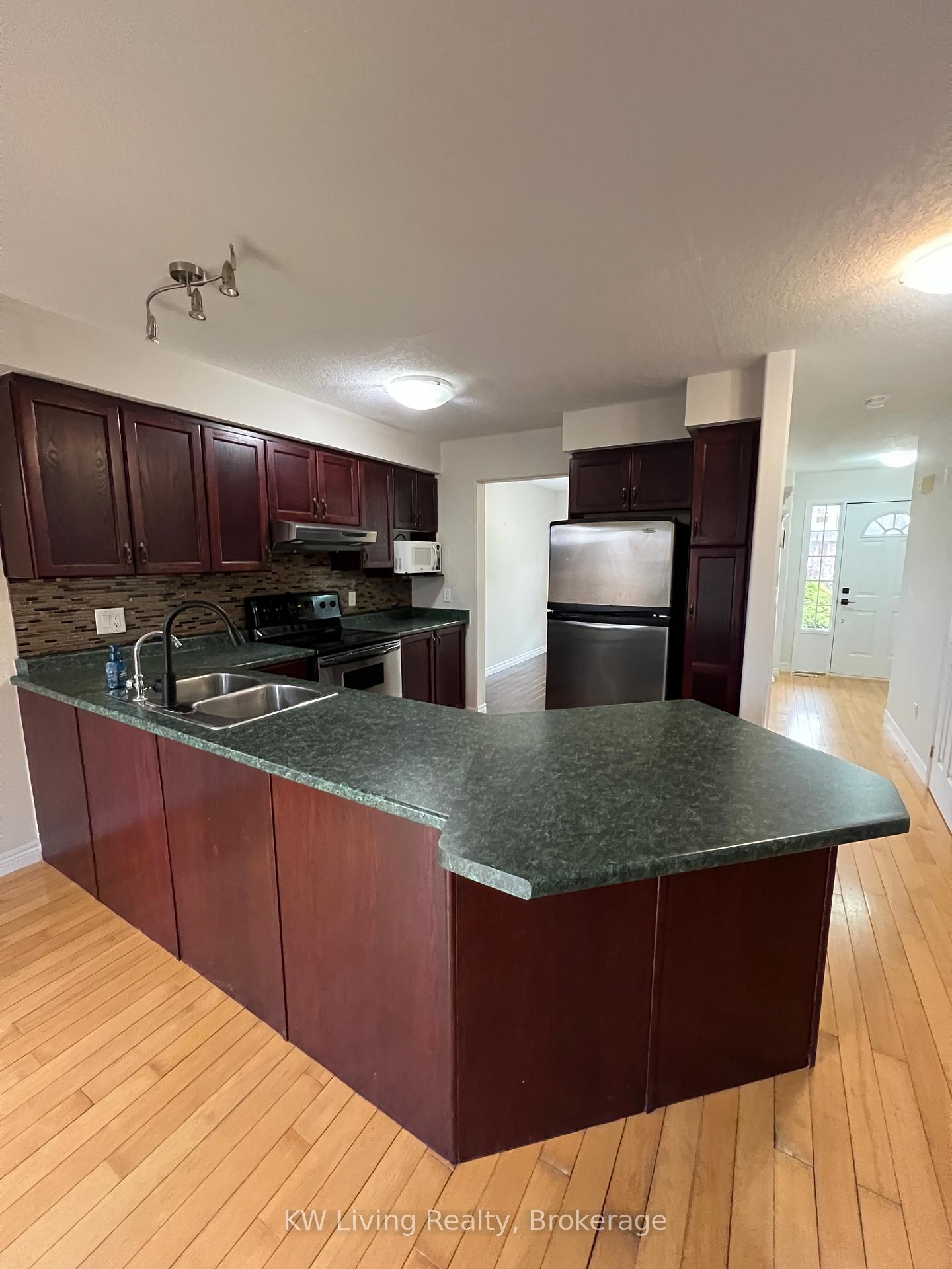 Photo 7 of 622 Columbia Forest Boulevard, Waterloo, Columbia Forest — HOMEH