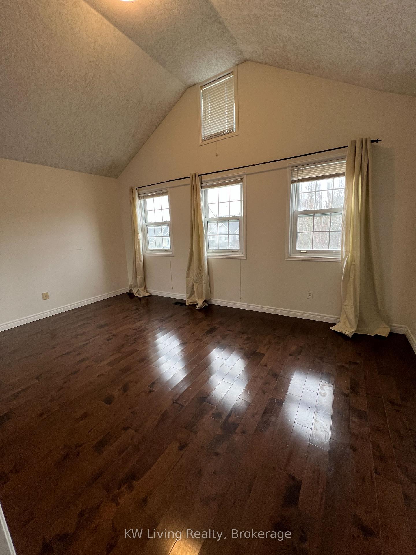 Photo 13 of 622 Columbia Forest Boulevard, Waterloo, Columbia Forest — HOMEH