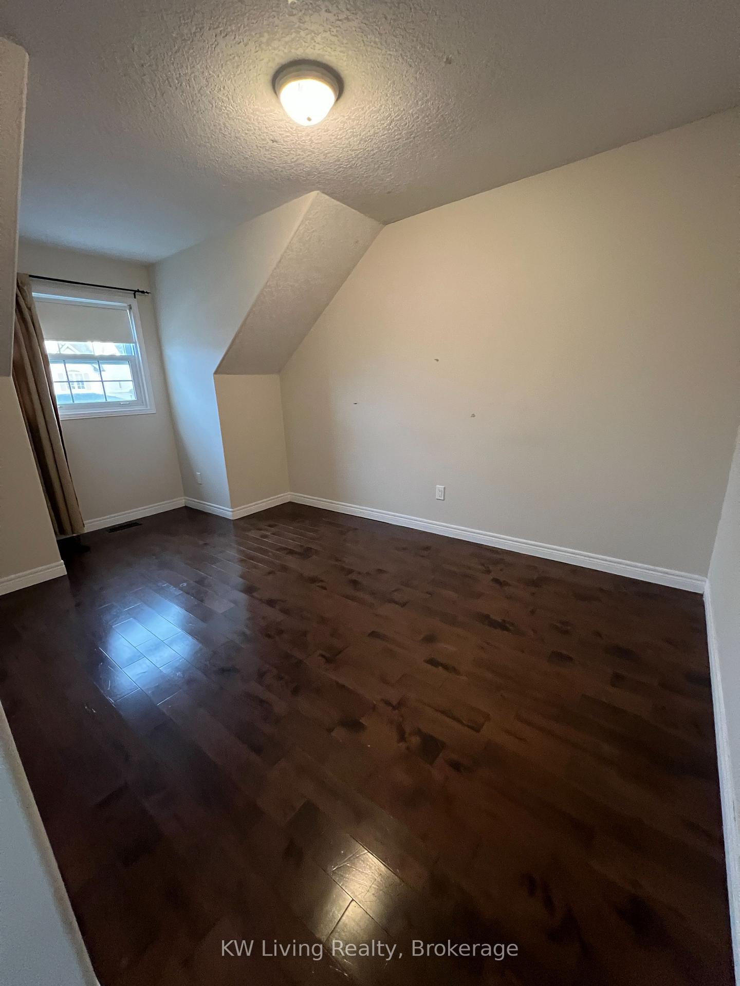 Photo 14 of 622 Columbia Forest Boulevard, Waterloo, Columbia Forest — HOMEH