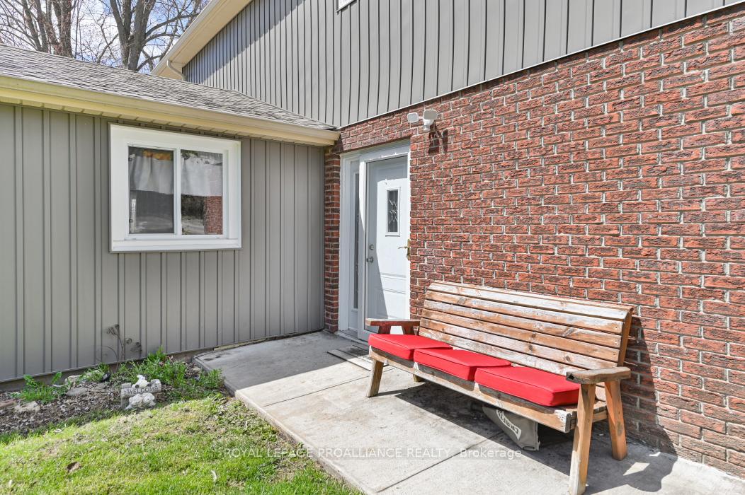 Photo 3 of 301 Sherry Road, Tweed, Hungerford (Twp) — HOMEH