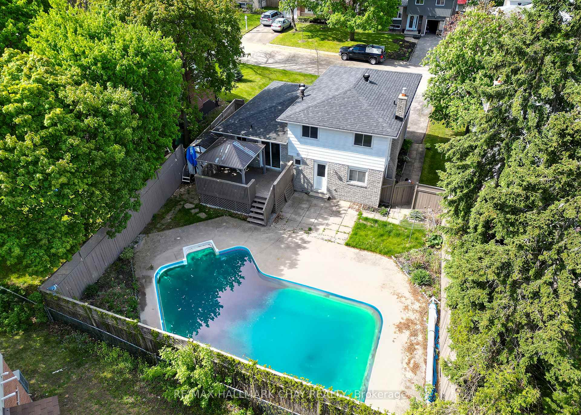 Photo 2 of 72 Jane Crescent, Barrie, Allandale Heights — HOMEH