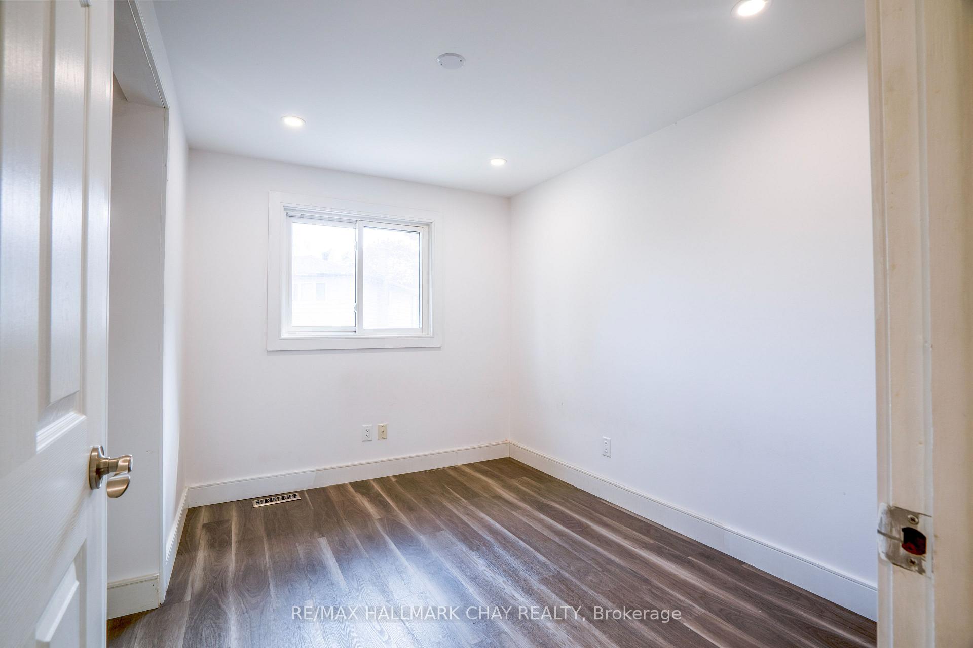 Photo 11 of 72 Jane Crescent, Barrie, Allandale Heights — HOMEH